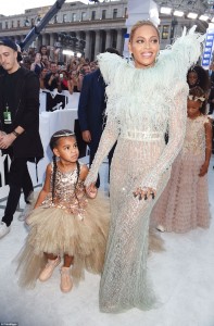 37AA15EB00000578-3762836-Satin_and_tulle_Beyonce_and_Jay_Z_s_only_child_looked_glamorous_-a-3_1472433974069